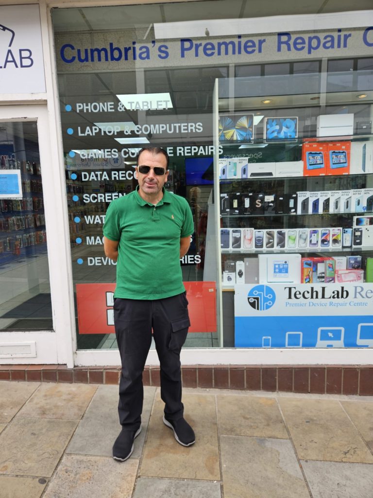Town centre business launches “Second Life Scheme” to support local organisations